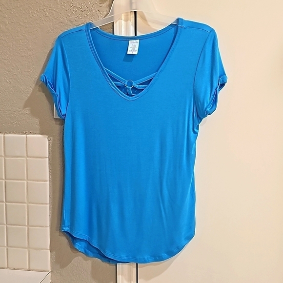 NWOT No Boundaries Short Sleevd V-Neck Decorative  neckline Aqua Juniors 15-17 - Picture 2 of 7